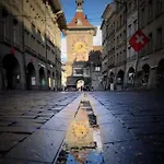 Sunny Old Town Flat-Walk Everywhere-Sleeps 4 Bern
