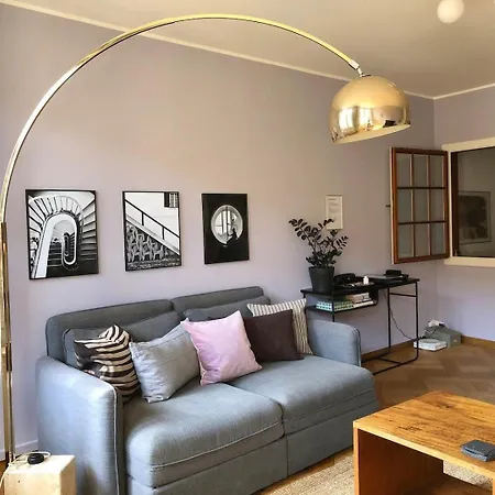 Sunny Old Town Flat-walk Everywhere-sleeps 4