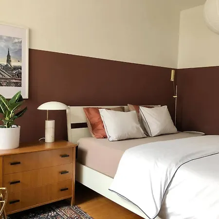 Sunny Old Town Flat-walk Everywhere-sleeps 4 Daire