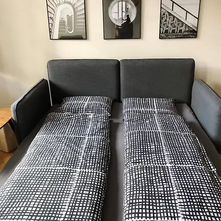 Sunny Old Town Flat-walk Everywhere-sleeps 4