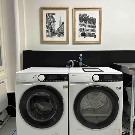 Sunny Old Town Flat-walk Everywhere-sleeps 4 Daire *