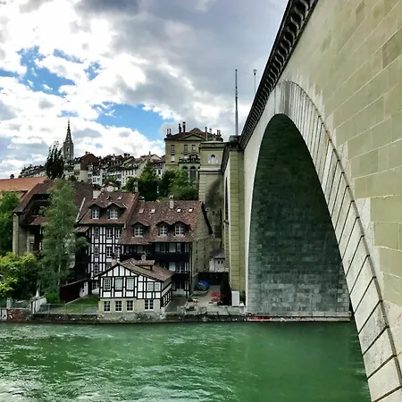 Sunny Old Town Flat-Walk Everywhere-Sleeps 4 דירה