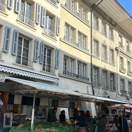 Sunny Old Town Flat-Walk Everywhere-Sleeps 4 דירה *