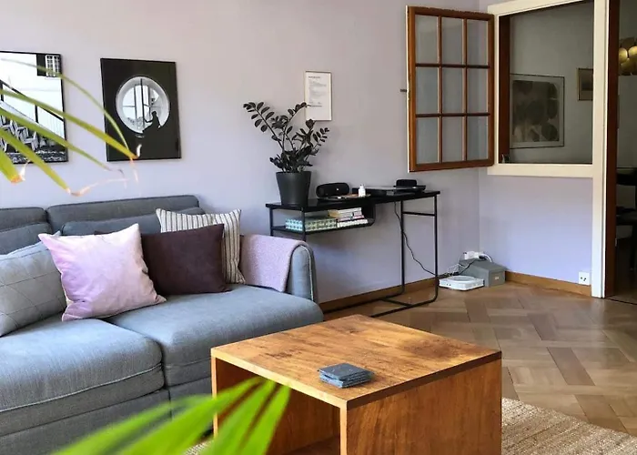 Sunny Old Town Flat-Walk Everywhere-Sleeps 4 * ברן