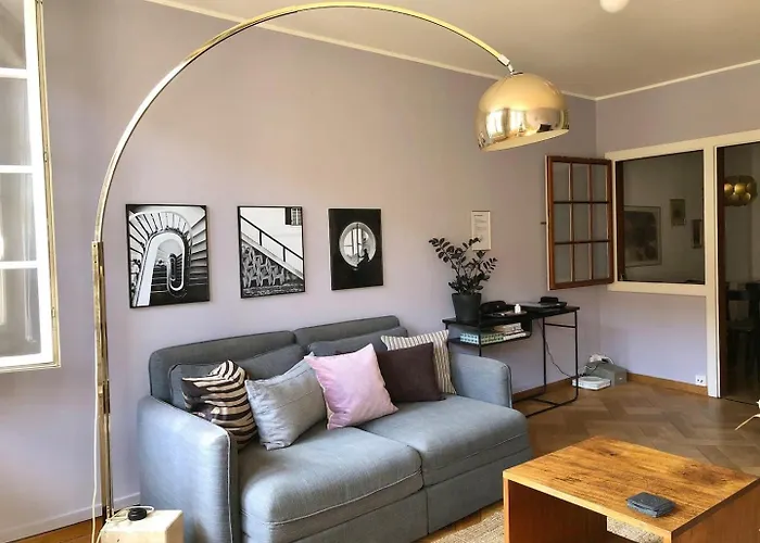 Sunny Old Town Flat-Walk Everywhere-Sleeps 4