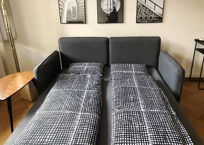 Sunny Old Town Flat-Walk Everywhere-Sleeps 4