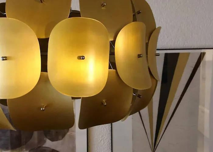 Sunny Old Town Flat-Walk Everywhere-Sleeps 4