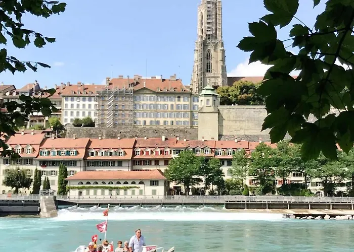 Sunny Old Town Flat-Walk Everywhere-Sleeps 4 דירה *