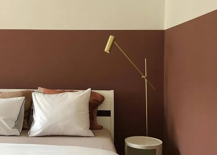 Sunny Old Town Flat-Walk Everywhere-Sleeps 4 *