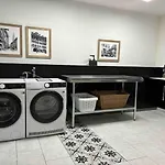 Sunny Old Town Flat-walk Everywhere-sleeps 4 *