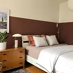 Sunny Old Town Flat-walk Everywhere-sleeps 4 Daire