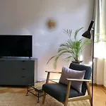 Sunny Old Town Flat-walk Everywhere-sleeps 4
