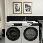 Sunny Old Town Flat-walk Everywhere-sleeps 4 Daire *
