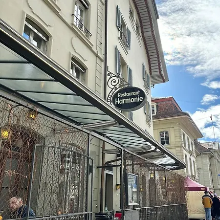 Sunny Old Town Flat-Walk Everywhere-Sleeps 4 דירה *