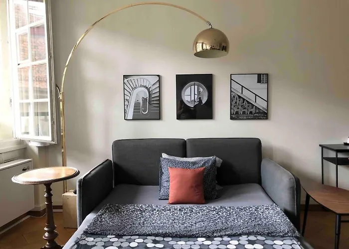 Sunny Old Town Flat-Walk Everywhere-Sleeps 4 * ברן