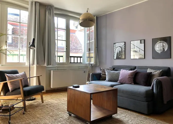 Sunny Old Town Flat-Walk Everywhere-Sleeps 4 * ברן