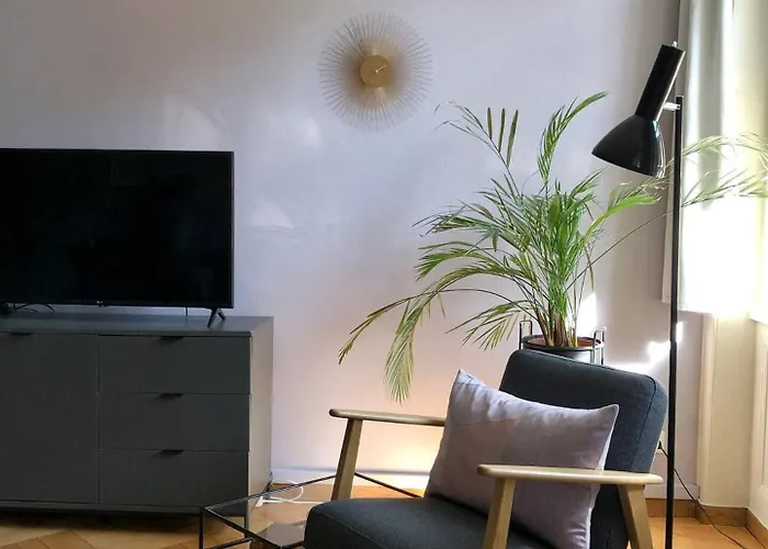 Sunny Old Town Flat-Walk Everywhere-Sleeps 4