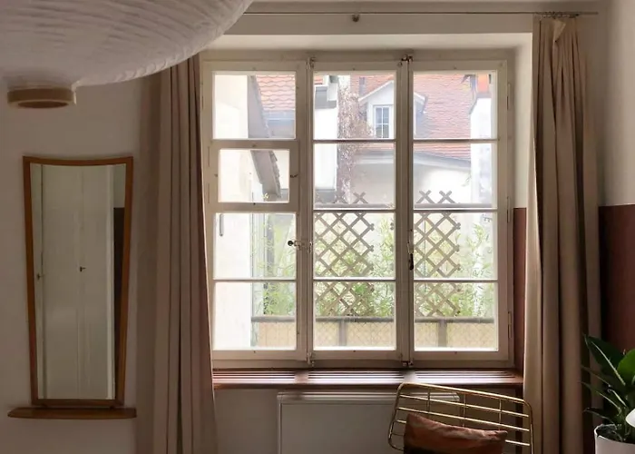 Sunny Old Town Flat-Walk Everywhere-Sleeps 4 * ברן