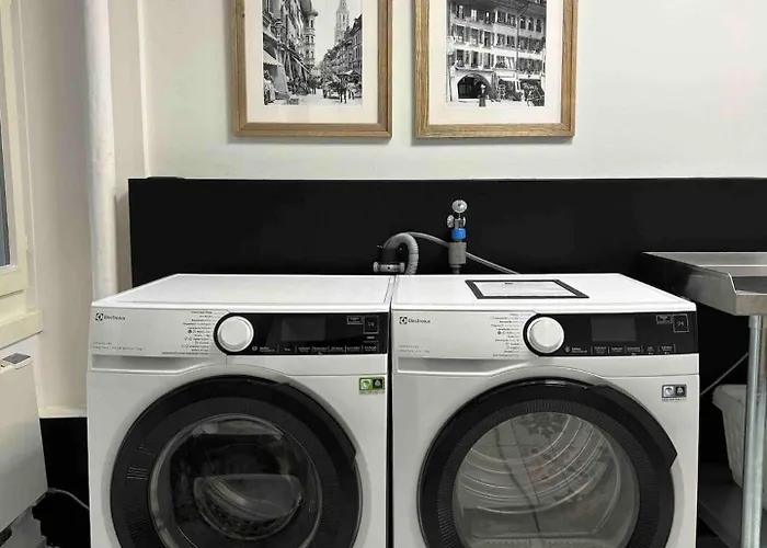 Sunny Old Town Flat-Walk Everywhere-Sleeps 4 דירה *